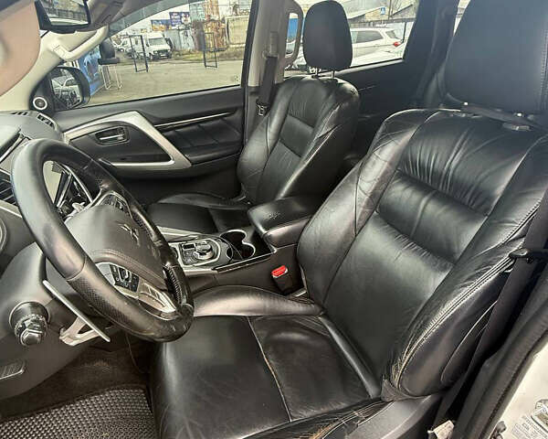 Белый Мицубиси Паджеро Спорт, объемом двигателя 2.4 л и пробегом 290 тыс. км за 16300 $, фото 6 на Automoto.ua