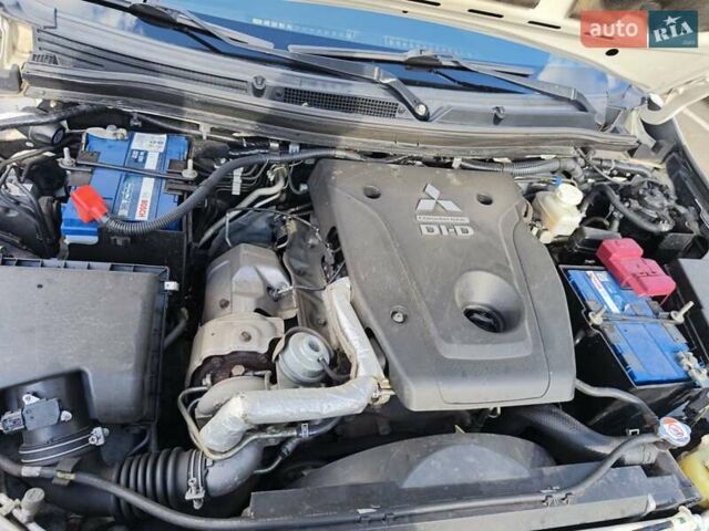 Міцубісі Паджеро Спорт 2016 у Києві на Automoto.ua Білий Міцубісі Паджеро Спорт, об'ємом двигуна 2.44 л та пробігом 220 тис. км за 19900 $, фото 18 на Automoto.ua
