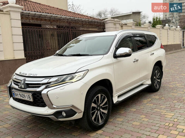 Белый Мицубиси Паджеро Спорт, объемом двигателя 2.44 л и пробегом 188 тыс. км за 16500 $, фото 2 на Automoto.ua