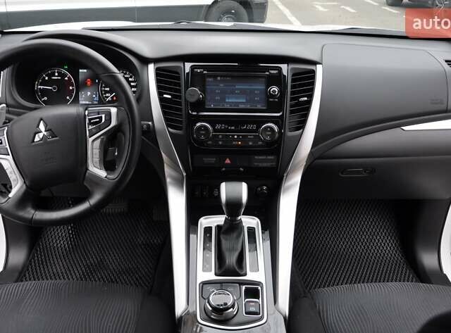 Белый Мицубиси Паджеро Спорт, объемом двигателя 2.44 л и пробегом 38 тыс. км за 26400 $, фото 29 на Automoto.ua