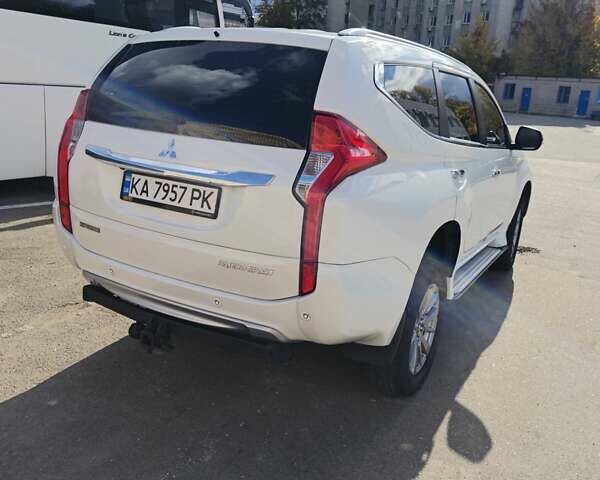 Міцубісі Паджеро Спорт 2016 у Києві на Automoto.ua Білий Міцубісі Паджеро Спорт, об'ємом двигуна 2.44 л та пробігом 220 тис. км за 19900 $, фото 4 на Automoto.ua