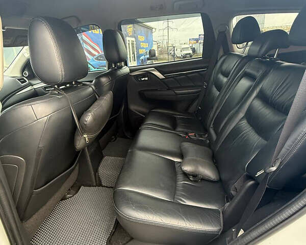 Белый Мицубиси Паджеро Спорт, объемом двигателя 2.4 л и пробегом 290 тыс. км за 16300 $, фото 7 на Automoto.ua