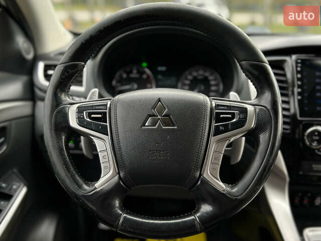 Мицубиси Паджеро Спорт 2017 в Львове на Automoto.ua Белый Мицубиси Паджеро Спорт, объемом двигателя 2.44 л и пробегом 190 тыс. км за 25500 $, фото 9 на Automoto.ua