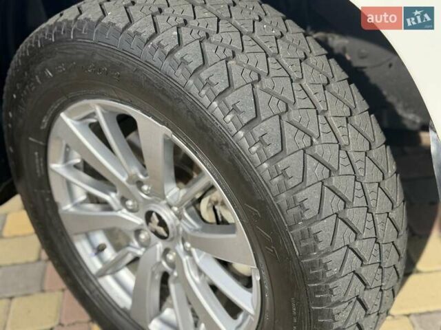 Білий Міцубісі Паджеро Спорт, об'ємом двигуна 2.44 л та пробігом 72 тис. км за 23900 $, фото 7 на Automoto.ua