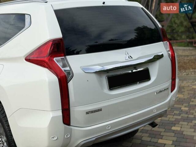 Білий Міцубісі Паджеро Спорт, об'ємом двигуна 2.44 л та пробігом 72 тис. км за 23900 $, фото 13 на Automoto.ua