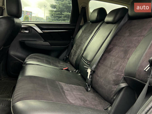 Мицубиси Паджеро Спорт 2017 в Львове на Automoto.ua Белый Мицубиси Паджеро Спорт, объемом двигателя 2.44 л и пробегом 190 тыс. км за 25500 $, фото 18 на Automoto.ua