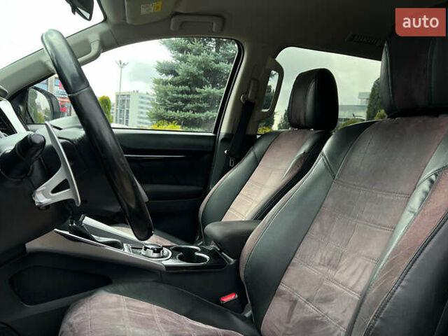 Мицубиси Паджеро Спорт 2017 в Львове на Automoto.ua Белый Мицубиси Паджеро Спорт, объемом двигателя 2.44 л и пробегом 190 тыс. км за 25500 $, фото 8 на Automoto.ua