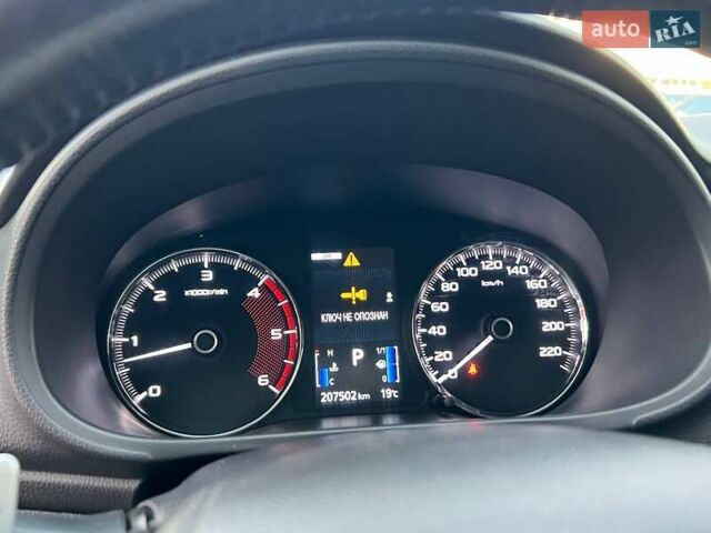 Білий Міцубісі Паджеро Спорт, об'ємом двигуна 2.44 л та пробігом 206 тис. км за 22000 $, фото 16 на Automoto.ua