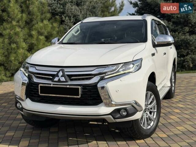Білий Міцубісі Паджеро Спорт, об'ємом двигуна 2.44 л та пробігом 72 тис. км за 23900 $, фото 1 на Automoto.ua