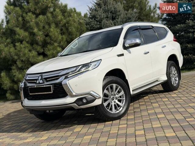 Білий Міцубісі Паджеро Спорт, об'ємом двигуна 2.44 л та пробігом 72 тис. км за 23900 $, фото 4 на Automoto.ua