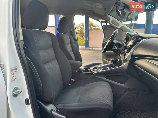 Білий Міцубісі Паджеро Спорт, об'ємом двигуна 2.44 л та пробігом 176 тис. км за 19900 $, фото 25 на Automoto.ua