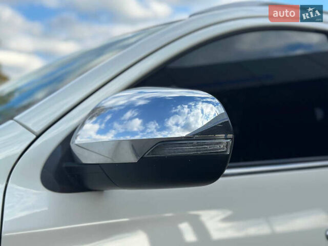 Білий Міцубісі Паджеро Спорт, об'ємом двигуна 2.44 л та пробігом 176 тис. км за 19900 $, фото 41 на Automoto.ua