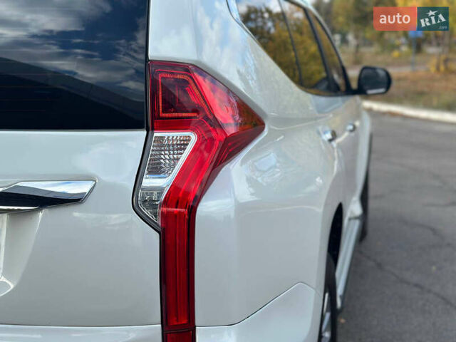 Білий Міцубісі Паджеро Спорт, об'ємом двигуна 2.44 л та пробігом 176 тис. км за 19900 $, фото 45 на Automoto.ua