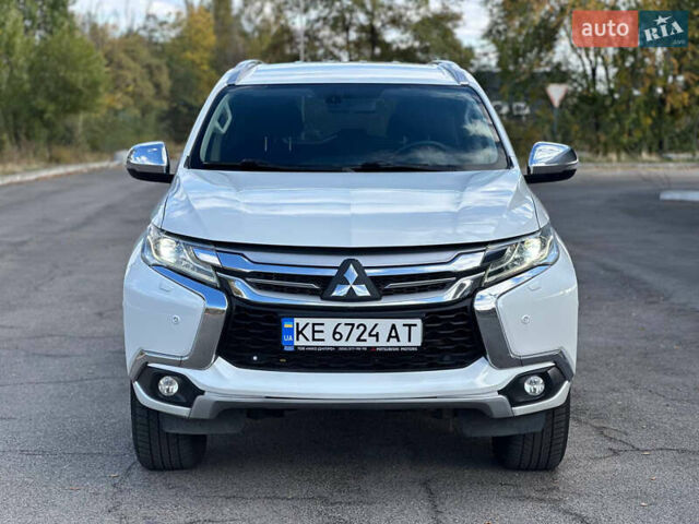 Білий Міцубісі Паджеро Спорт, об'ємом двигуна 2.44 л та пробігом 176 тис. км за 19900 $, фото 4 на Automoto.ua