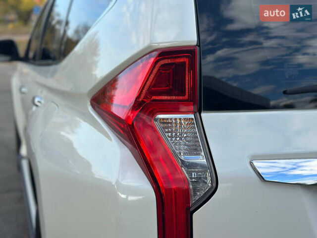 Білий Міцубісі Паджеро Спорт, об'ємом двигуна 2.44 л та пробігом 176 тис. км за 19900 $, фото 46 на Automoto.ua