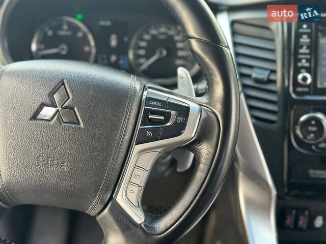 Білий Міцубісі Паджеро Спорт, об'ємом двигуна 2.44 л та пробігом 176 тис. км за 19900 $, фото 31 на Automoto.ua