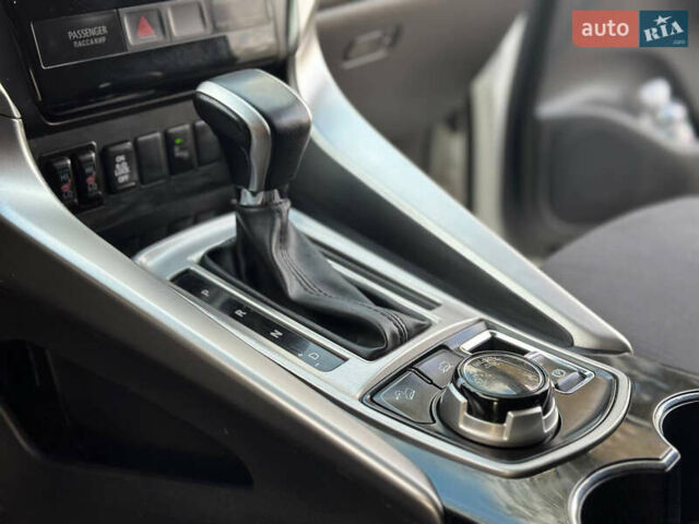 Білий Міцубісі Паджеро Спорт, об'ємом двигуна 2.44 л та пробігом 176 тис. км за 19900 $, фото 18 на Automoto.ua