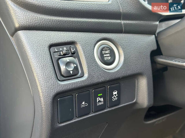 Білий Міцубісі Паджеро Спорт, об'ємом двигуна 2.44 л та пробігом 176 тис. км за 19900 $, фото 17 на Automoto.ua