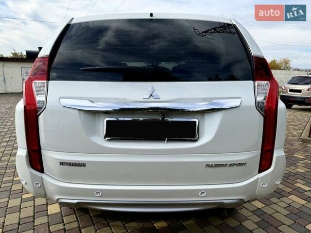 Білий Міцубісі Паджеро Спорт, об'ємом двигуна 2.44 л та пробігом 72 тис. км за 23900 $, фото 17 на Automoto.ua