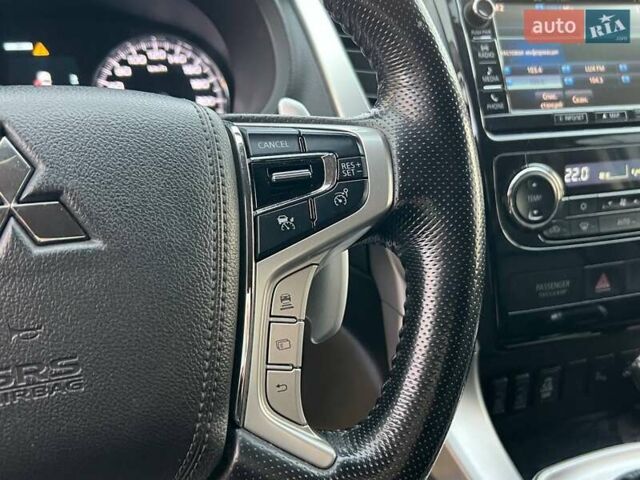 Білий Міцубісі Паджеро Спорт, об'ємом двигуна 2.44 л та пробігом 206 тис. км за 22000 $, фото 15 на Automoto.ua