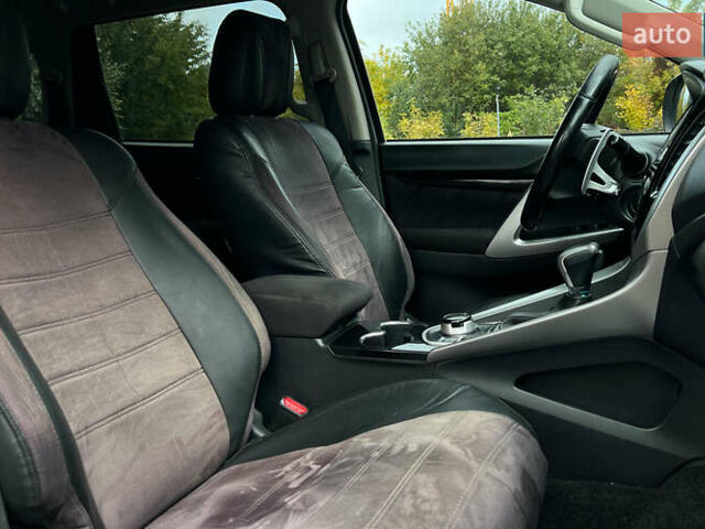 Мицубиси Паджеро Спорт 2017 в Львове на Automoto.ua Белый Мицубиси Паджеро Спорт, объемом двигателя 2.44 л и пробегом 190 тыс. км за 25500 $, фото 16 на Automoto.ua