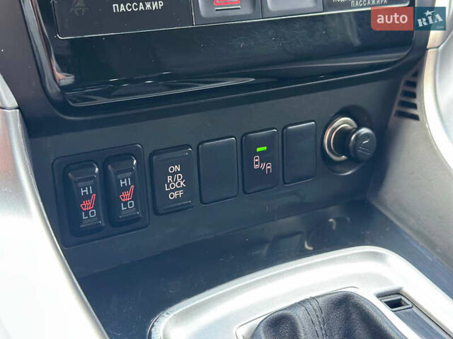 Білий Міцубісі Паджеро Спорт, об'ємом двигуна 2.44 л та пробігом 176 тис. км за 19900 $, фото 38 на Automoto.ua