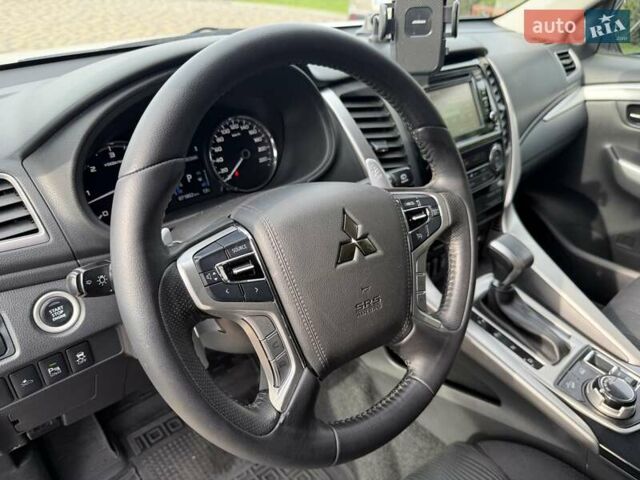 Білий Міцубісі Паджеро Спорт, об'ємом двигуна 2.44 л та пробігом 72 тис. км за 23900 $, фото 21 на Automoto.ua