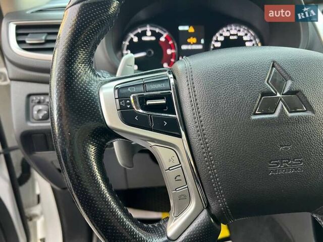 Білий Міцубісі Паджеро Спорт, об'ємом двигуна 2.44 л та пробігом 206 тис. км за 22000 $, фото 14 на Automoto.ua