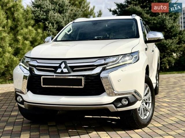 Білий Міцубісі Паджеро Спорт, об'ємом двигуна 2.44 л та пробігом 72 тис. км за 23900 $, фото 3 на Automoto.ua