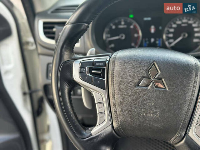 Білий Міцубісі Паджеро Спорт, об'ємом двигуна 2.44 л та пробігом 176 тис. км за 19900 $, фото 32 на Automoto.ua