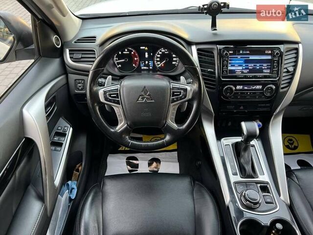 Білий Міцубісі Паджеро Спорт, об'ємом двигуна 2.44 л та пробігом 206 тис. км за 22000 $, фото 10 на Automoto.ua
