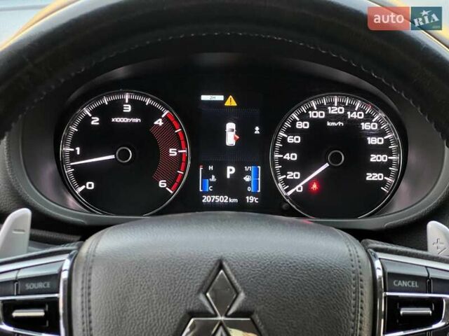 Білий Міцубісі Паджеро Спорт, об'ємом двигуна 2.44 л та пробігом 206 тис. км за 22000 $, фото 9 на Automoto.ua