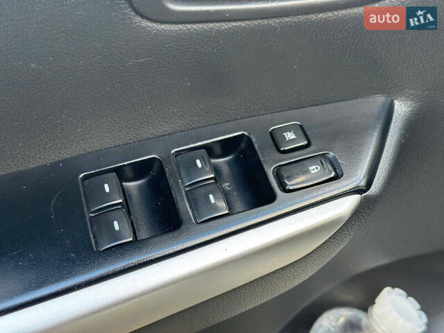 Білий Міцубісі Паджеро Спорт, об'ємом двигуна 2.44 л та пробігом 176 тис. км за 19900 $, фото 16 на Automoto.ua