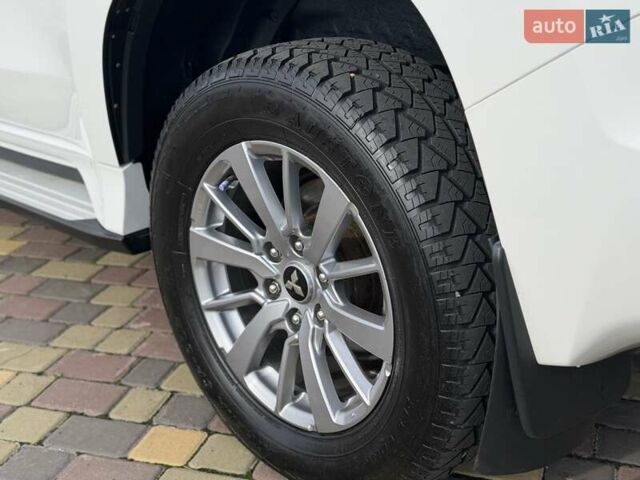 Білий Міцубісі Паджеро Спорт, об'ємом двигуна 2.44 л та пробігом 72 тис. км за 23900 $, фото 15 на Automoto.ua