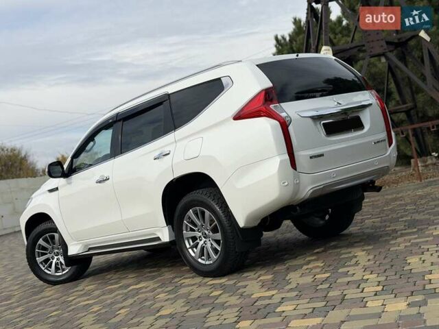 Білий Міцубісі Паджеро Спорт, об'ємом двигуна 2.44 л та пробігом 72 тис. км за 23900 $, фото 12 на Automoto.ua