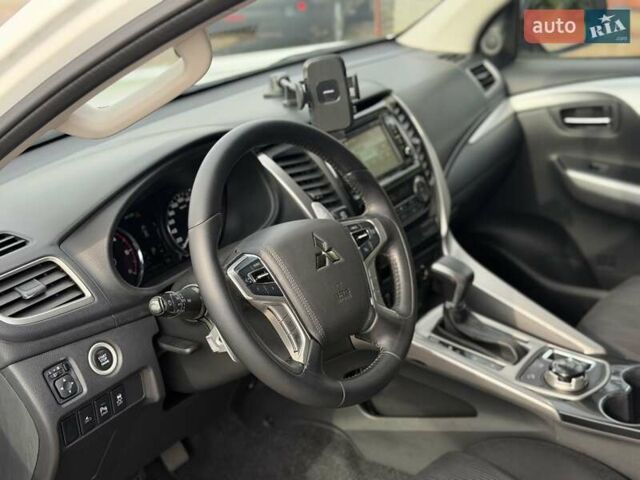Білий Міцубісі Паджеро Спорт, об'ємом двигуна 2.44 л та пробігом 72 тис. км за 23900 $, фото 20 на Automoto.ua