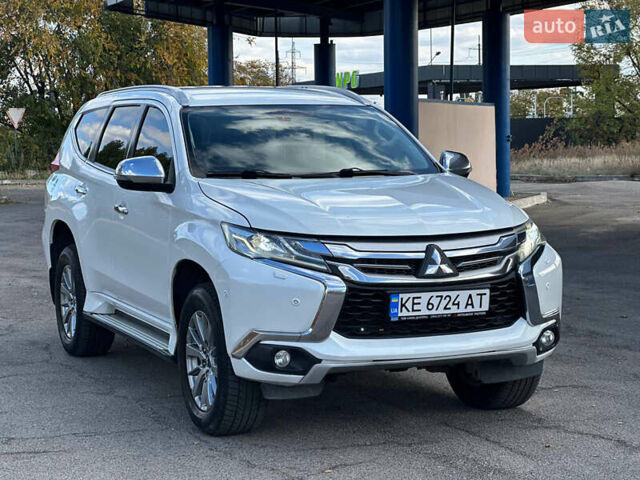 Білий Міцубісі Паджеро Спорт, об'ємом двигуна 2.44 л та пробігом 176 тис. км за 19900 $, фото 3 на Automoto.ua