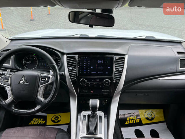 Мицубиси Паджеро Спорт 2017 в Львове на Automoto.ua Белый Мицубиси Паджеро Спорт, объемом двигателя 2.44 л и пробегом 190 тыс. км за 25500 $, фото 10 на Automoto.ua