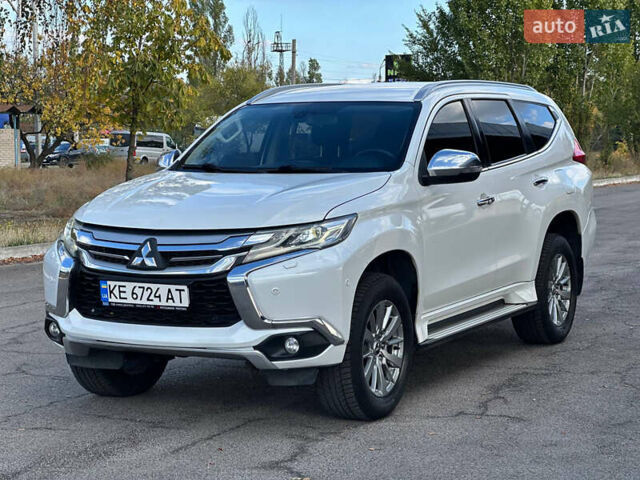 Білий Міцубісі Паджеро Спорт, об'ємом двигуна 2.44 л та пробігом 176 тис. км за 19900 $, фото 2 на Automoto.ua