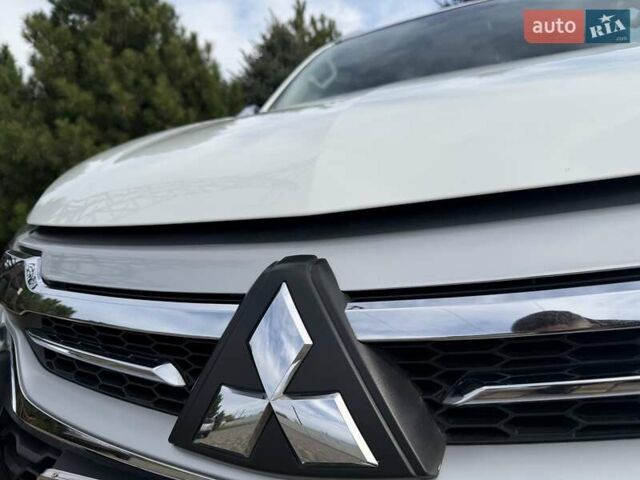 Білий Міцубісі Паджеро Спорт, об'ємом двигуна 2.44 л та пробігом 72 тис. км за 23900 $, фото 18 на Automoto.ua