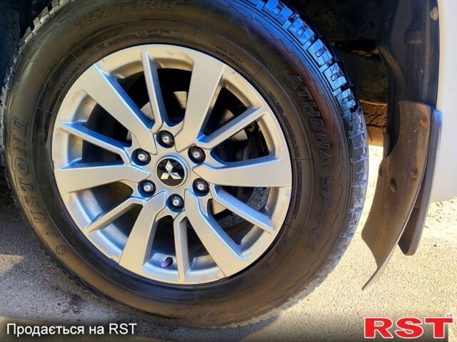 Белый Мицубиси Паджеро Спорт, объемом двигателя 2.4 л и пробегом 72 тыс. км за 24000 $, фото 1 на Automoto.ua