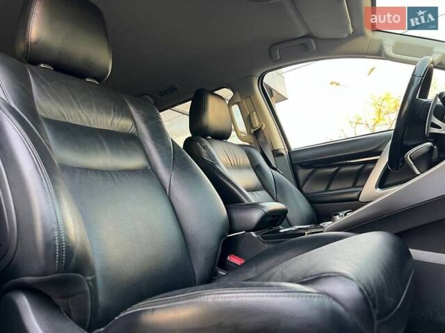 Білий Міцубісі Паджеро Спорт, об'ємом двигуна 2.44 л та пробігом 206 тис. км за 22000 $, фото 7 на Automoto.ua