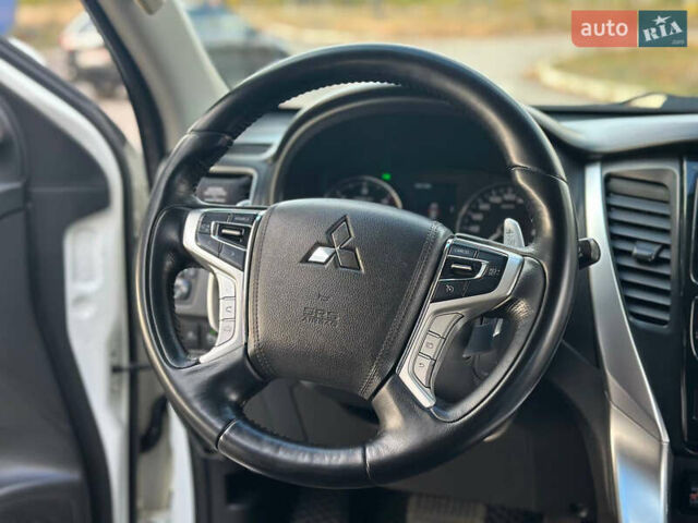 Білий Міцубісі Паджеро Спорт, об'ємом двигуна 2.44 л та пробігом 176 тис. км за 19900 $, фото 30 на Automoto.ua