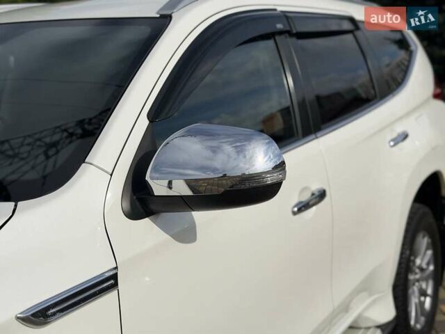 Білий Міцубісі Паджеро Спорт, об'ємом двигуна 2.44 л та пробігом 72 тис. км за 23900 $, фото 6 на Automoto.ua