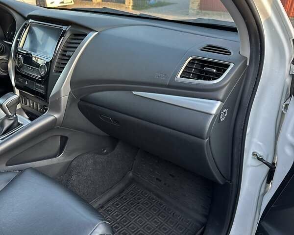 Белый Мицубиси Паджеро Спорт, объемом двигателя 2.44 л и пробегом 166 тыс. км за 26500 $, фото 26 на Automoto.ua