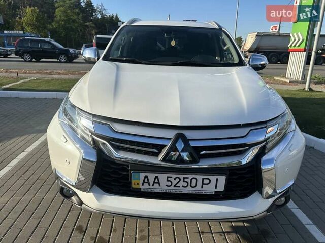 Белый Мицубиси Паджеро Спорт, объемом двигателя 2.44 л и пробегом 166 тыс. км за 26500 $, фото 4 на Automoto.ua