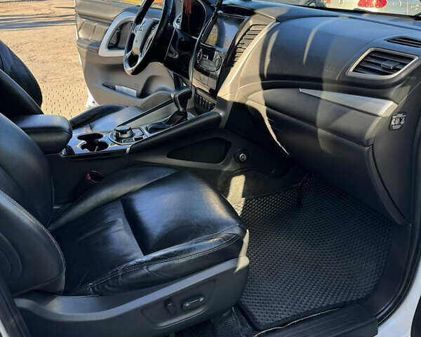 Белый Мицубиси Паджеро Спорт, объемом двигателя 2.44 л и пробегом 191 тыс. км за 28500 $, фото 9 на Automoto.ua