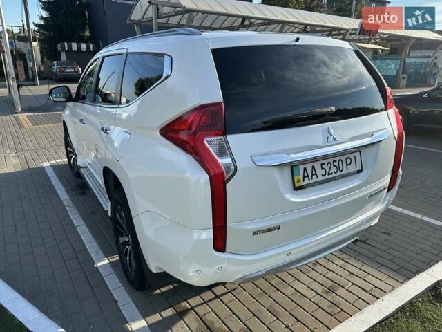 Белый Мицубиси Паджеро Спорт, объемом двигателя 2.44 л и пробегом 166 тыс. км за 26500 $, фото 2 на Automoto.ua