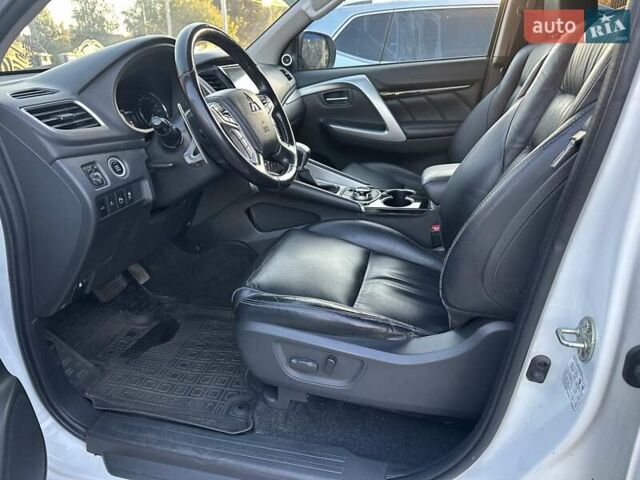 Белый Мицубиси Паджеро Спорт, объемом двигателя 2.44 л и пробегом 166 тыс. км за 26500 $, фото 16 на Automoto.ua