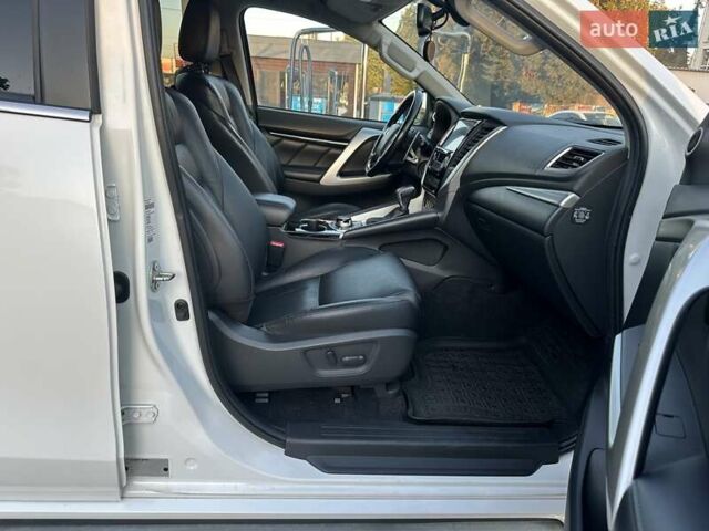 Белый Мицубиси Паджеро Спорт, объемом двигателя 2.44 л и пробегом 166 тыс. км за 26500 $, фото 27 на Automoto.ua